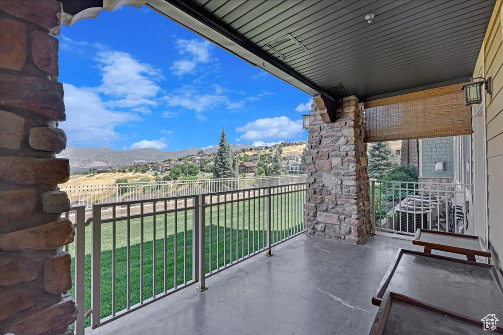 Balcony featuring a mountain view