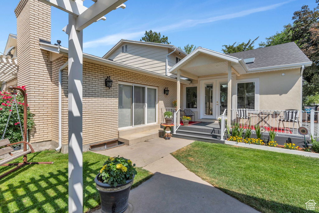 View of front of property featuring a porch and a front lawn