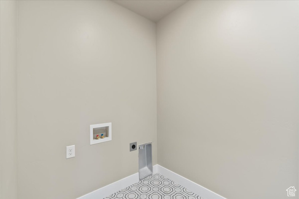 Washroom with hookup for a washing machine and electric dryer hookup