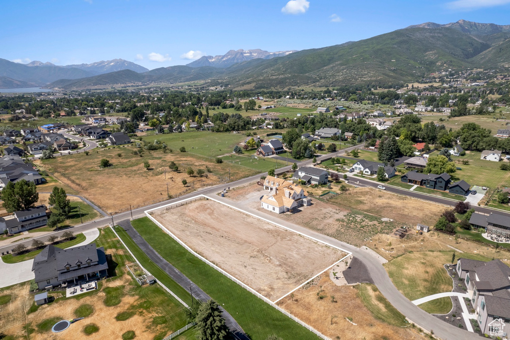 Aerial view with a mountain view