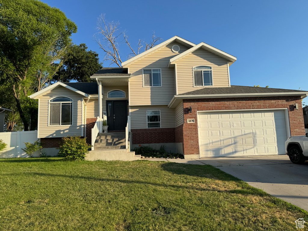 View of front facade with a garage and a front yard