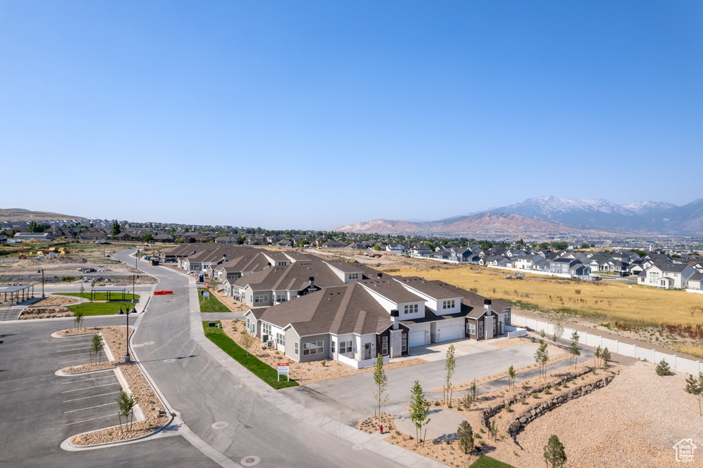 Birds eye view of property featuring a mountain view