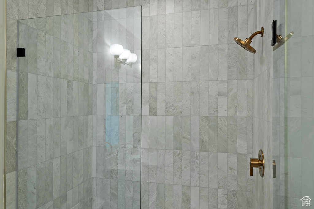 Room details featuring tiled shower