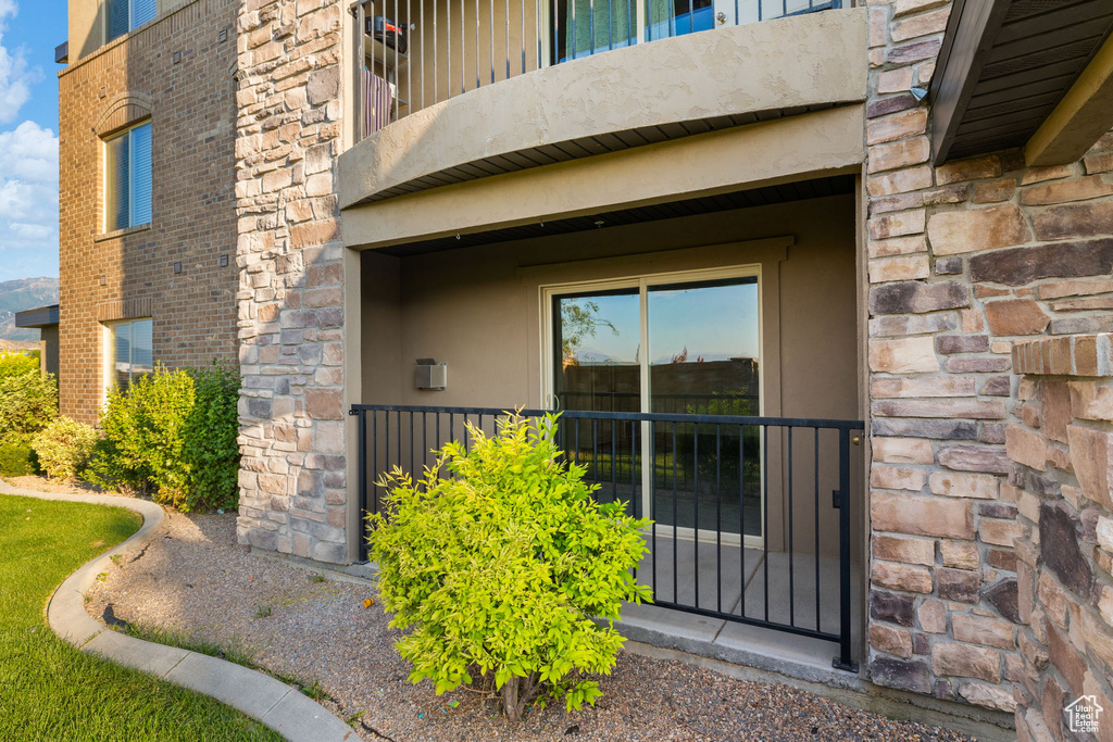 Property entrance featuring a balcony