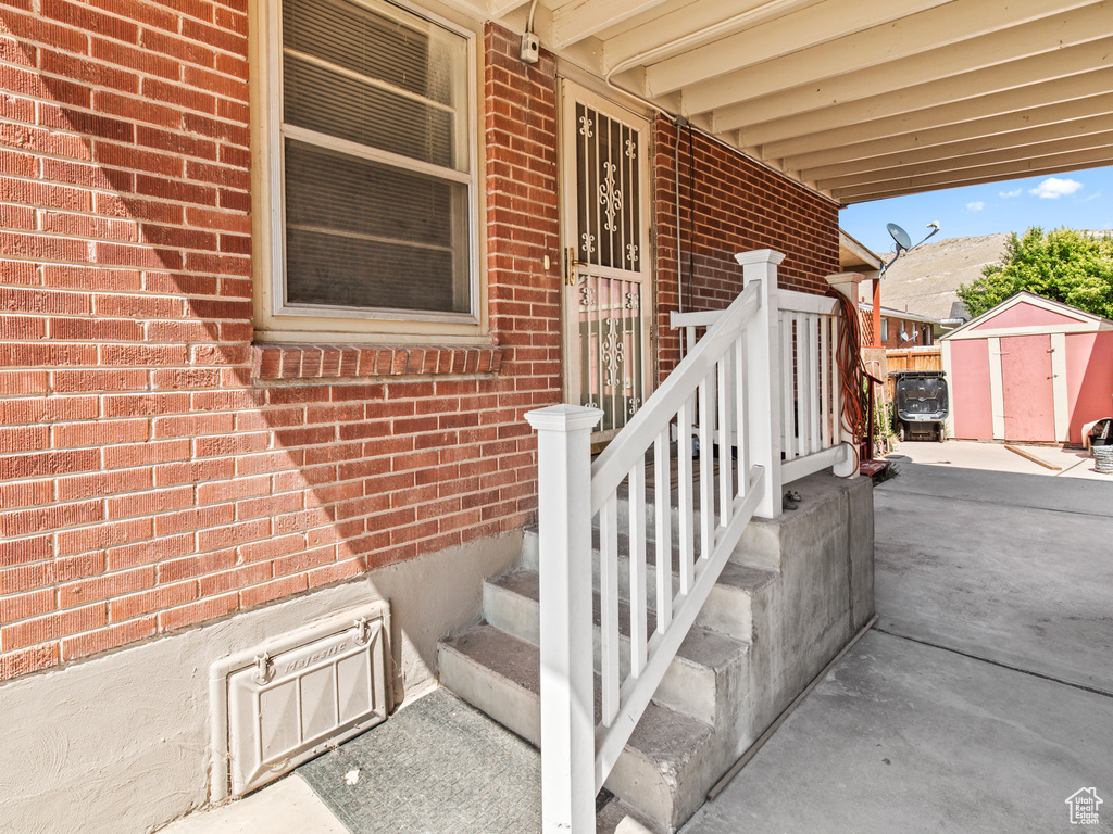 Entrance to property featuring a patio area