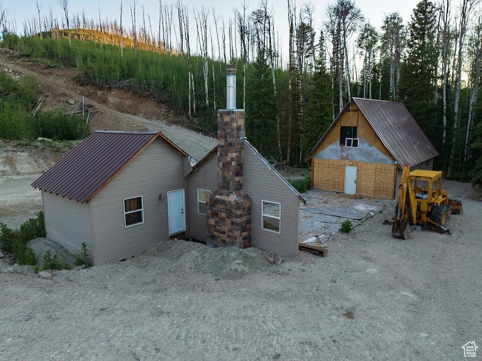 View of side of property with an outbuilding