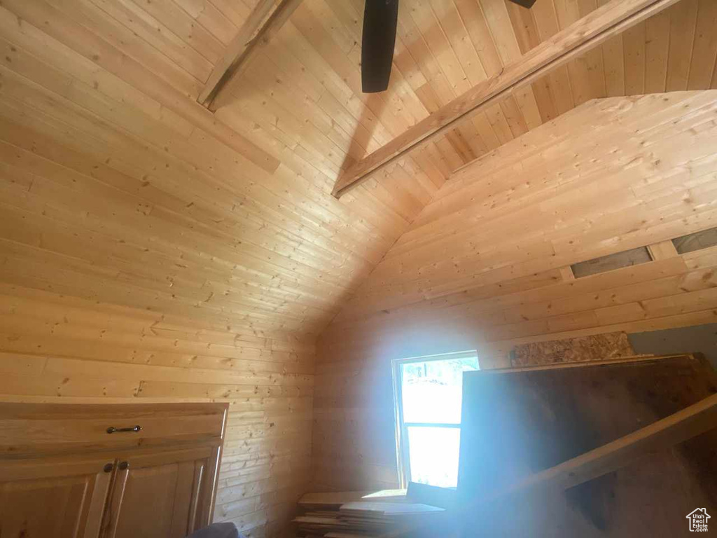 Details with beam ceiling and wood ceiling