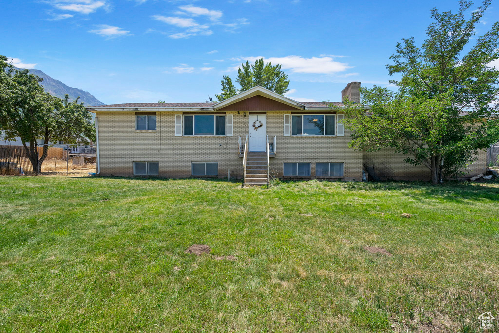 View of front of home featuring a front yard