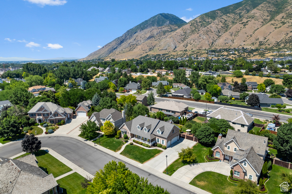 Aerial view with a mountain view