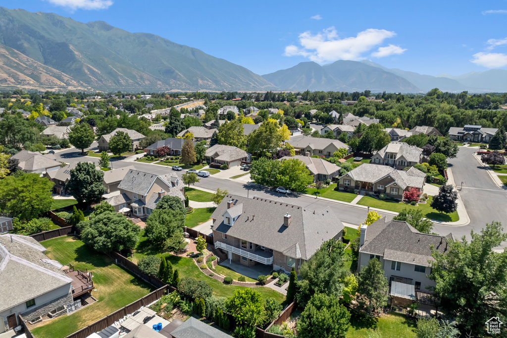 Birds eye view of property featuring a mountain view