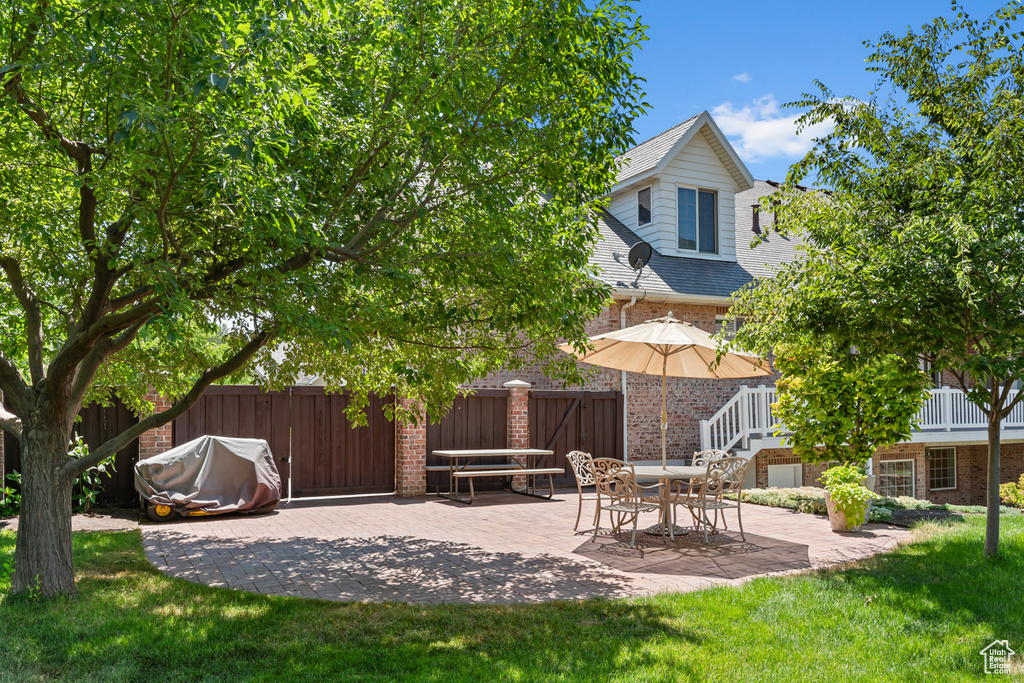 View of yard featuring a patio area