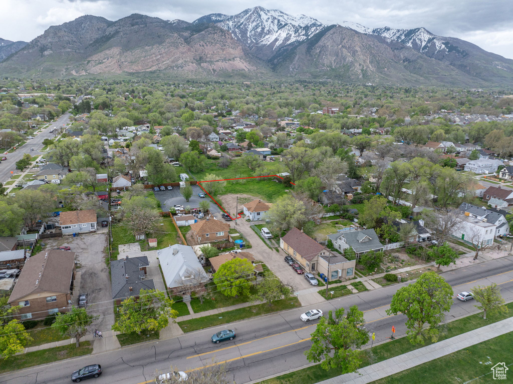 Drone / aerial view featuring a mountain view