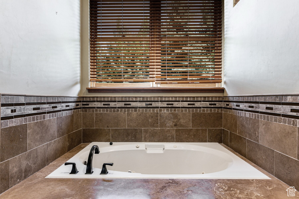 Bathroom with a relaxing tiled tub