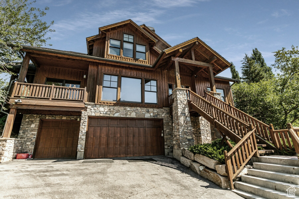 View of front facade with a garage