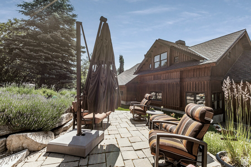 View of patio / terrace featuring outdoor lounge area