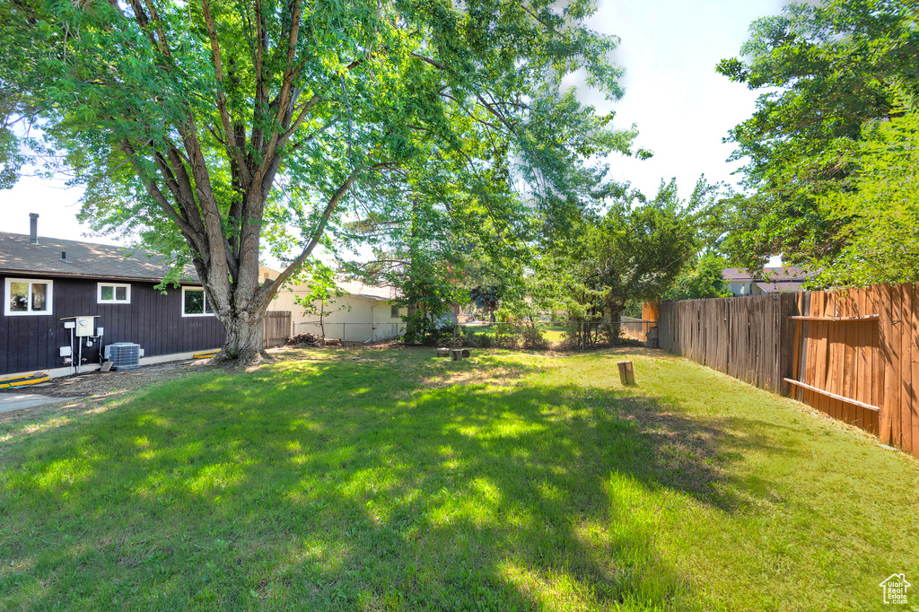 View of yard featuring cooling unit