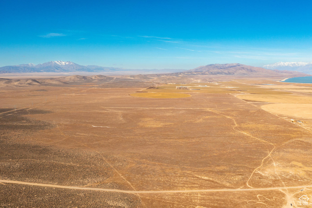 Drone / aerial view featuring a mountain view