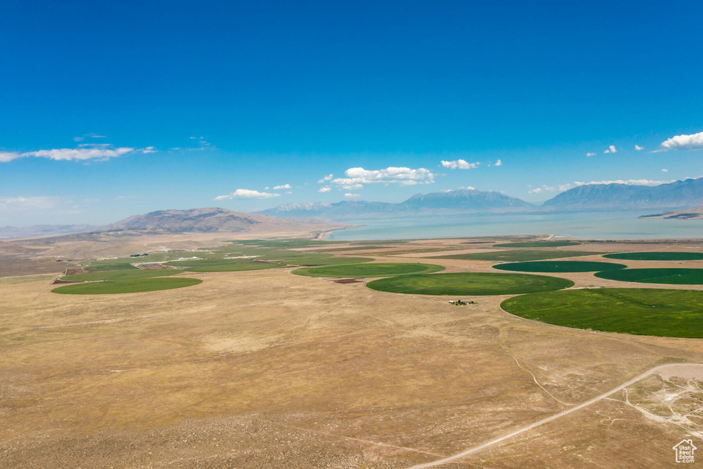 Bird's eye view with a mountain view