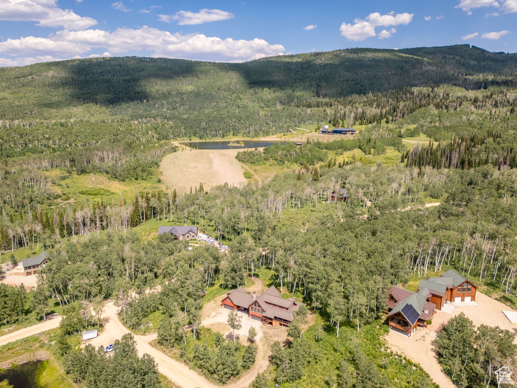 Bird\'s eye view with a mountain view