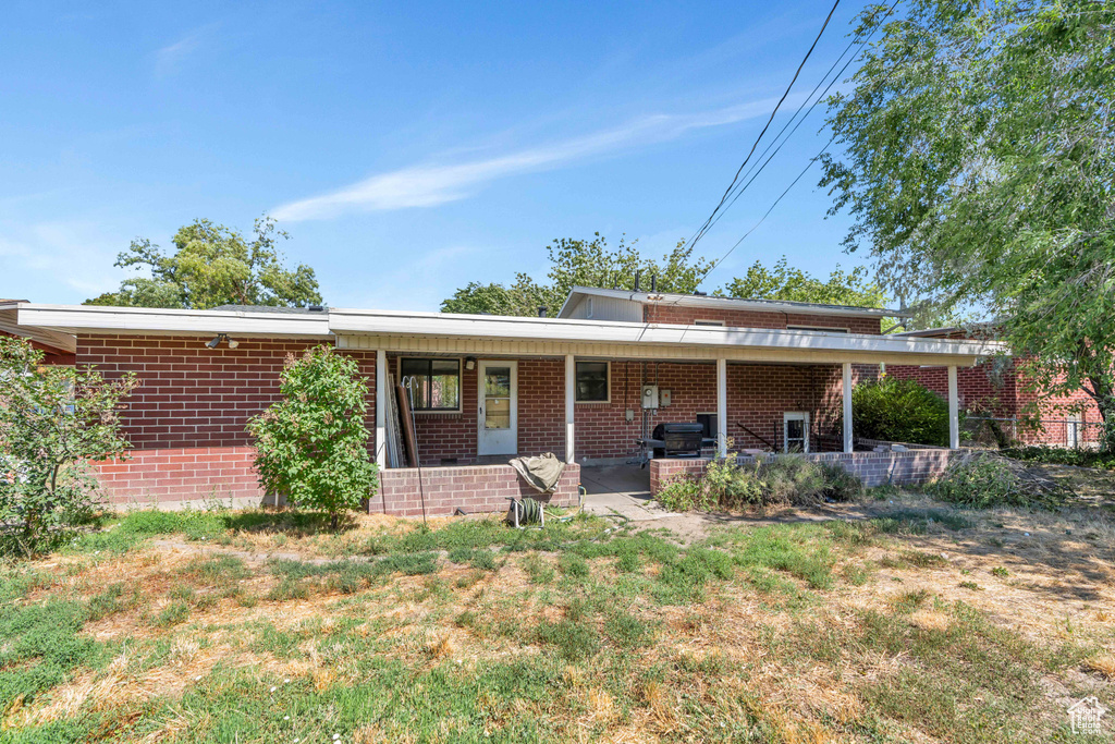 Ranch-style house featuring a patio