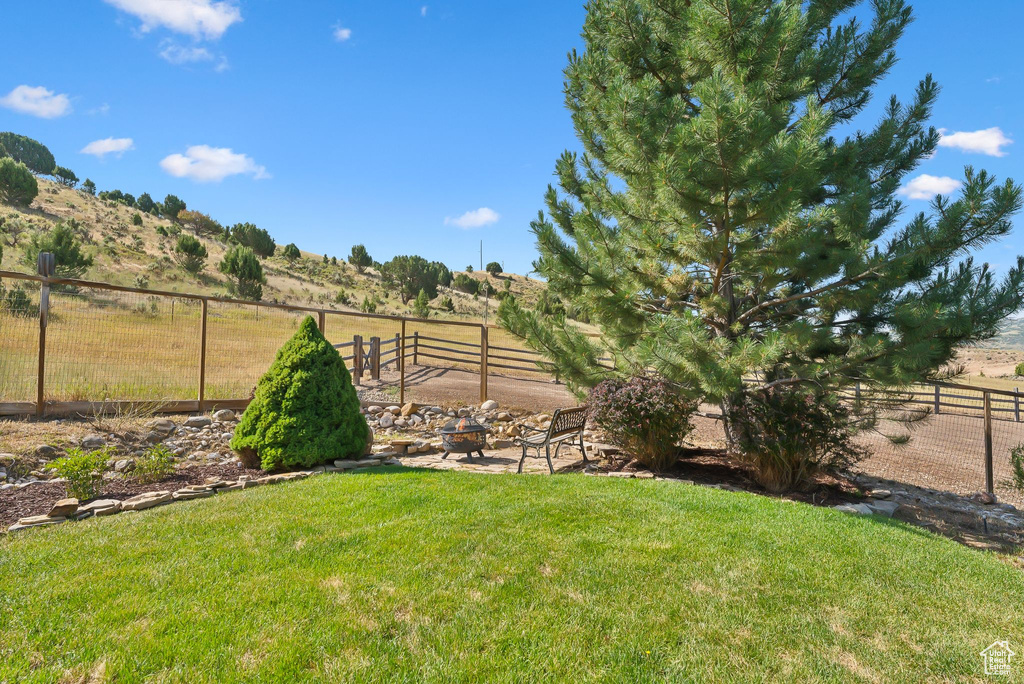 View of yard featuring a rural view