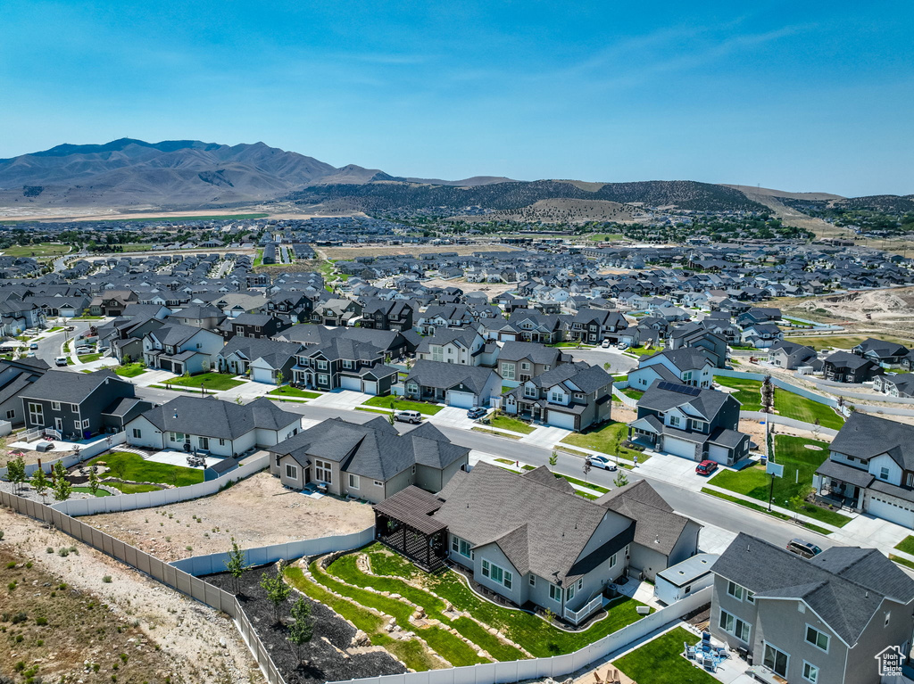 Aerial view with a mountain view