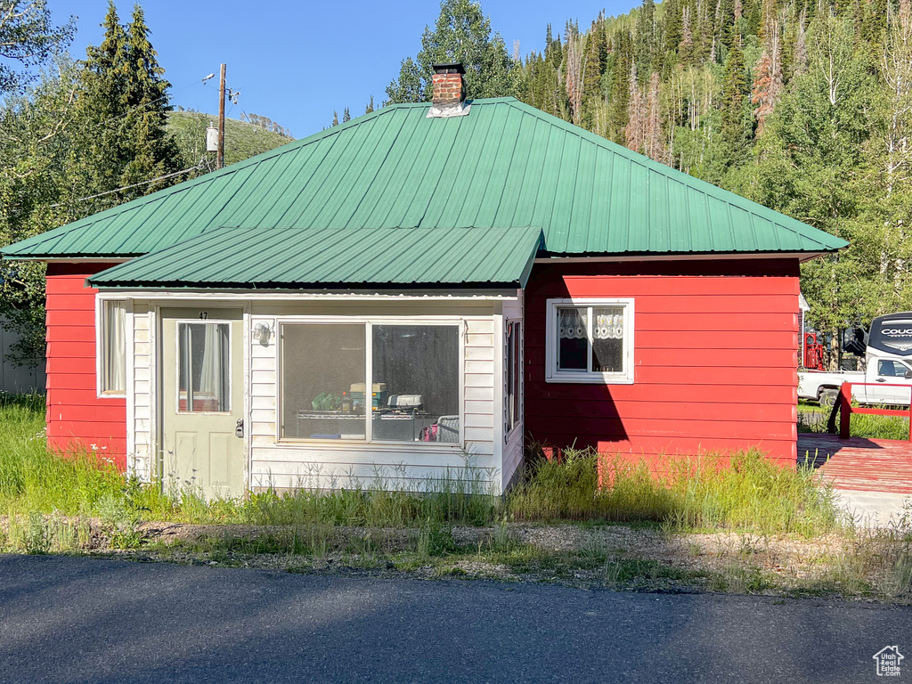 View of side of home