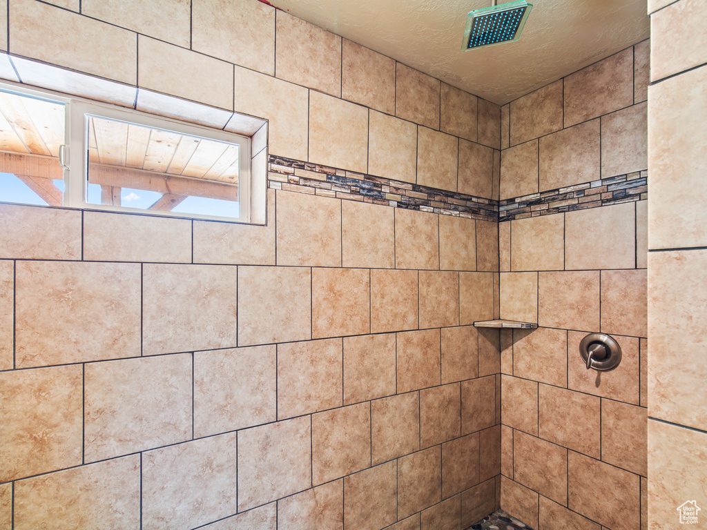 Bathroom featuring a tile shower