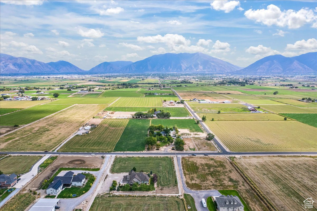 Aerial view with a mountain view