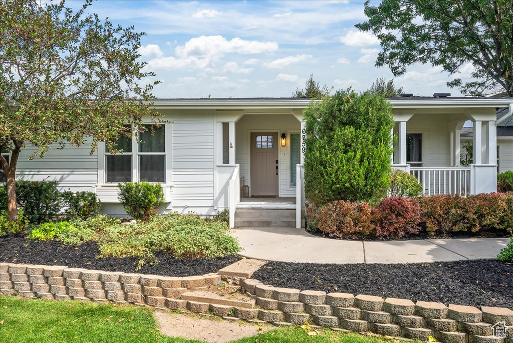 View of front of home featuring a porch