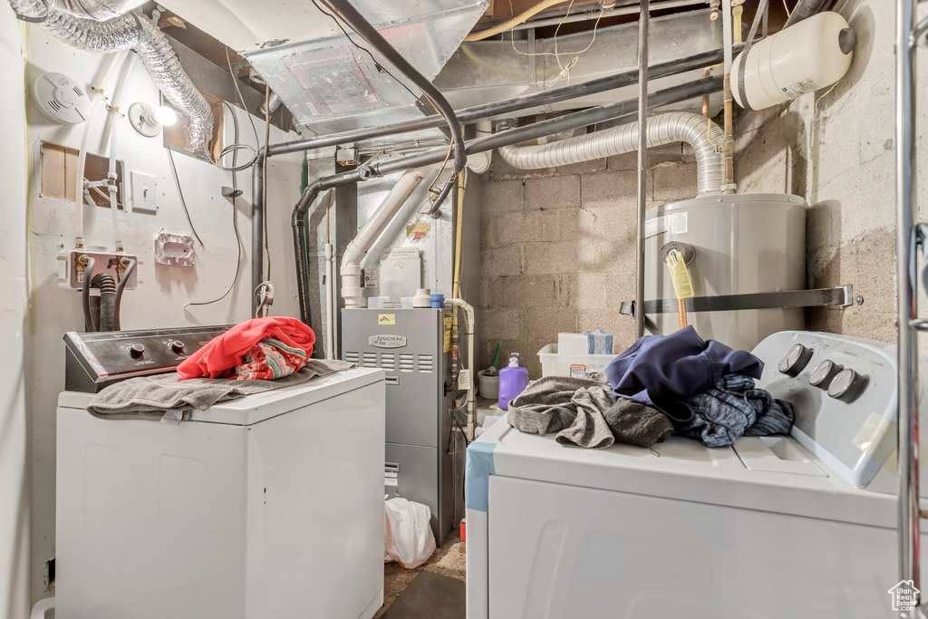 Clothes washing area with independent washer and dryer