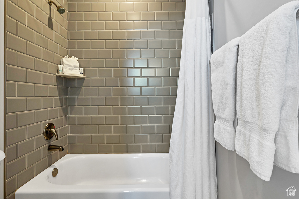 Bathroom with shower / tub combo