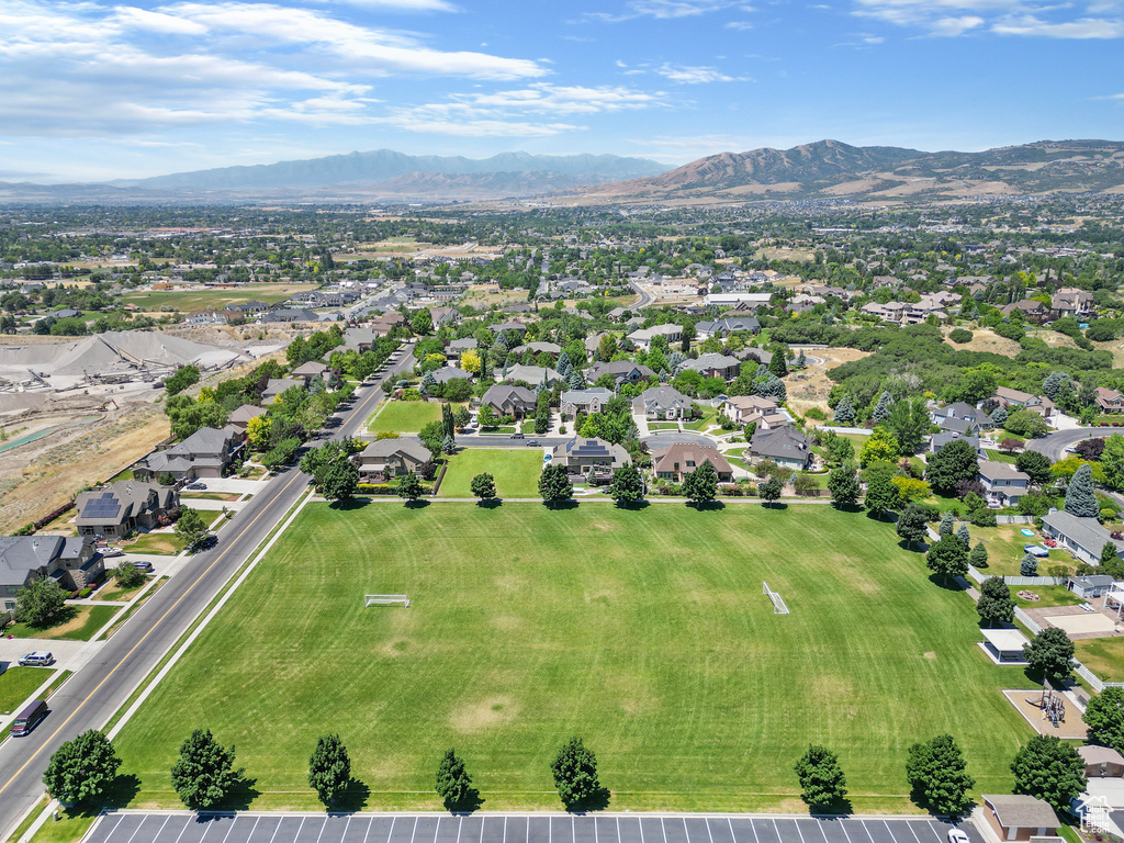 Aerial view with a mountain view