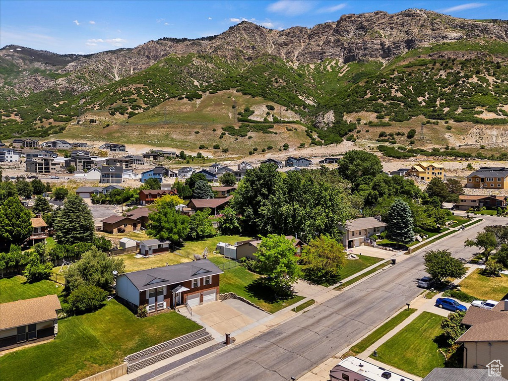 Drone / aerial view featuring a mountain view