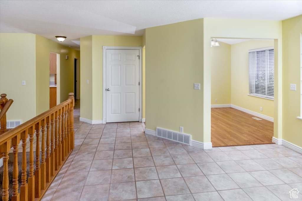 Empty room featuring light tile patterned flooring