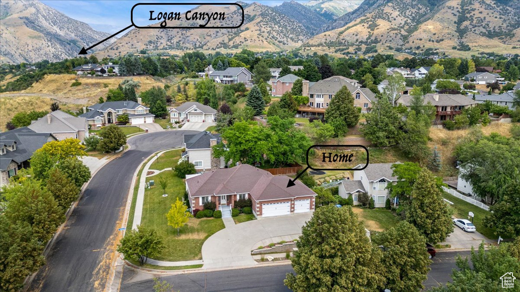 Birds eye view of property featuring a mountain view