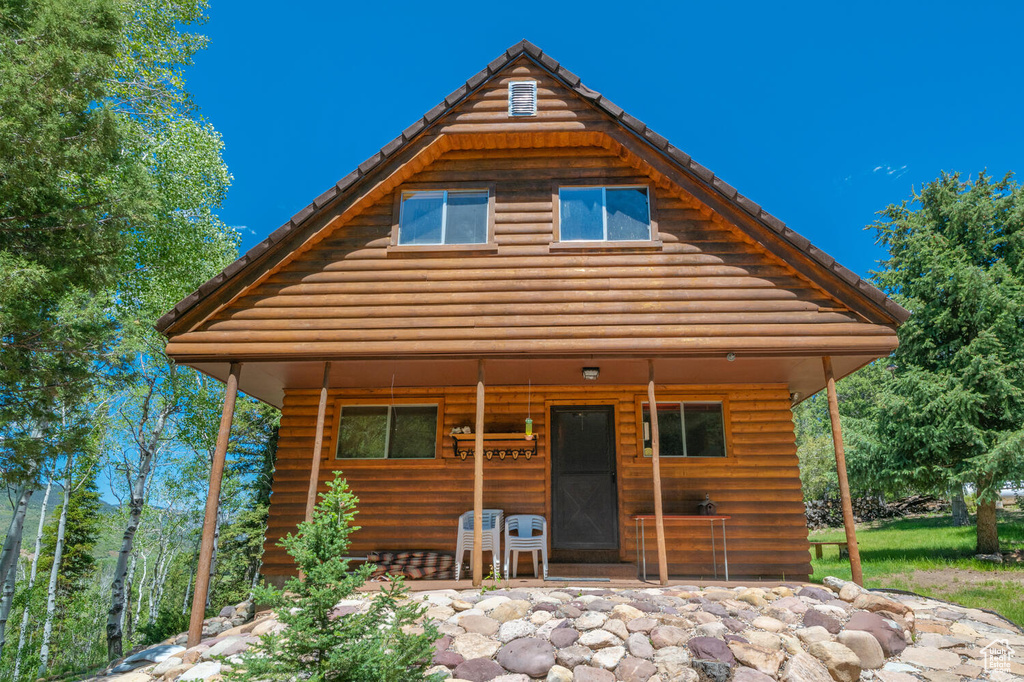 View of front of house featuring a porch