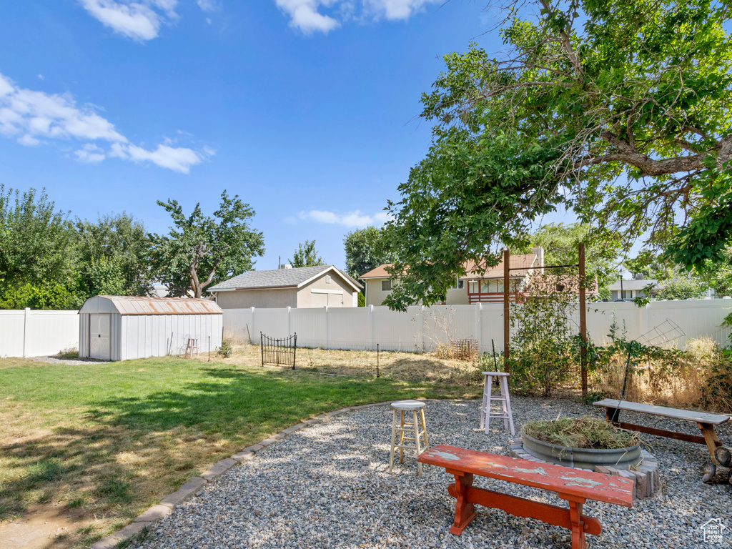 View of yard featuring a storage shed