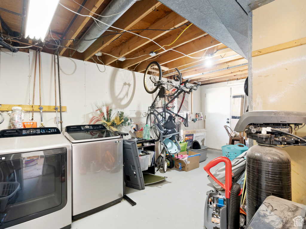 Basement with independent washer and dryer