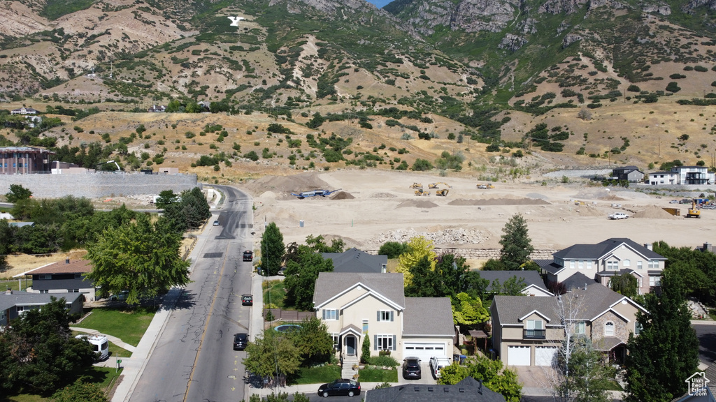 Aerial view with a mountain view