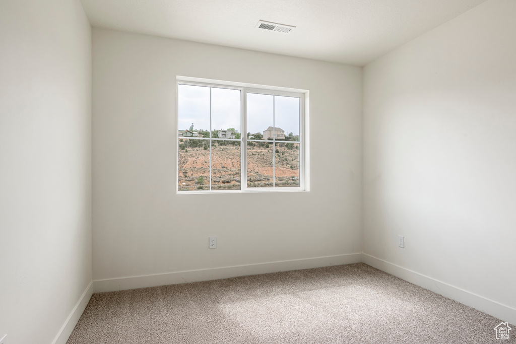 Unfurnished room with carpet flooring