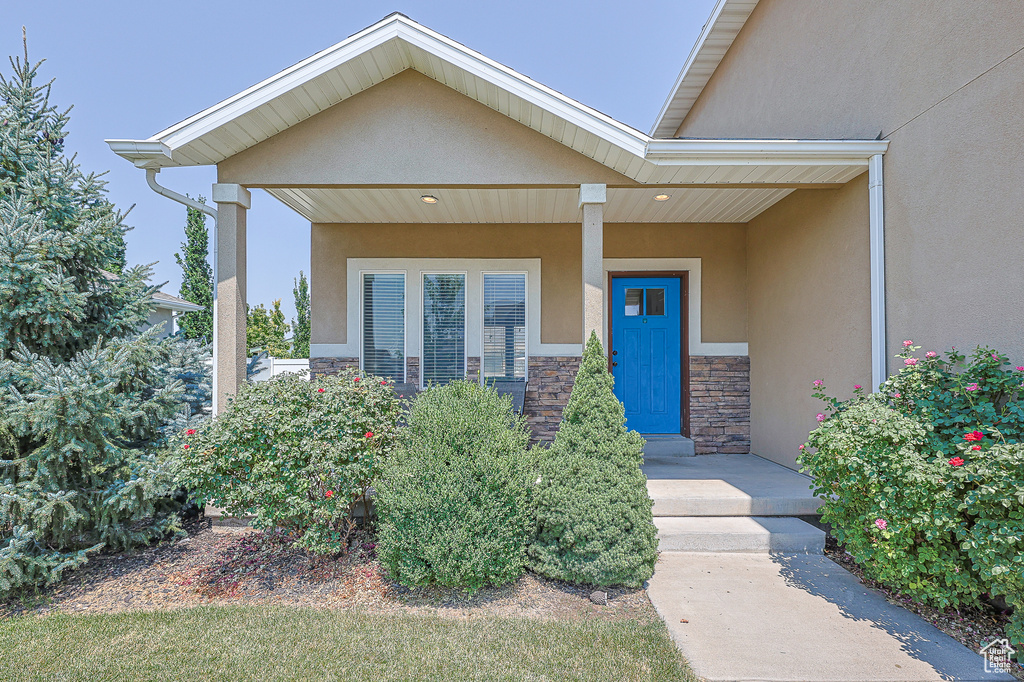 Property entrance with a porch