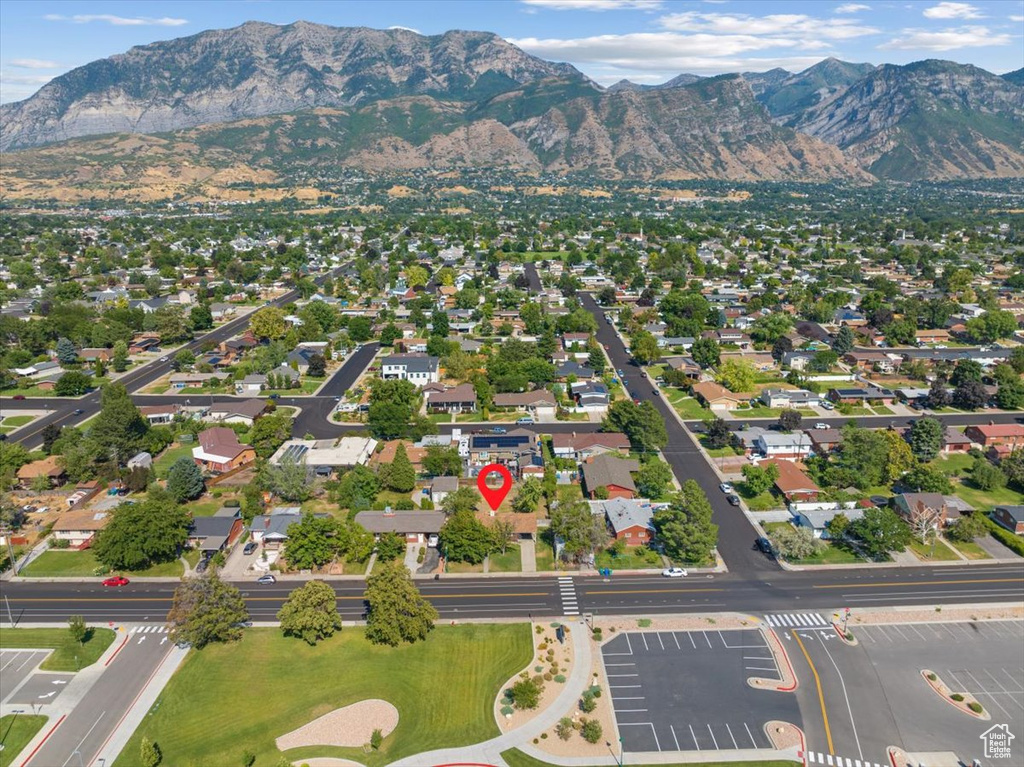 Aerial view with a mountain view