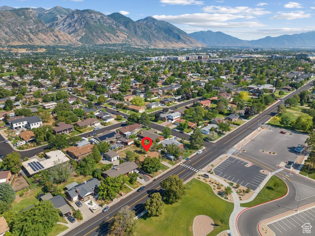 Birds eye view of property featuring a mountain view