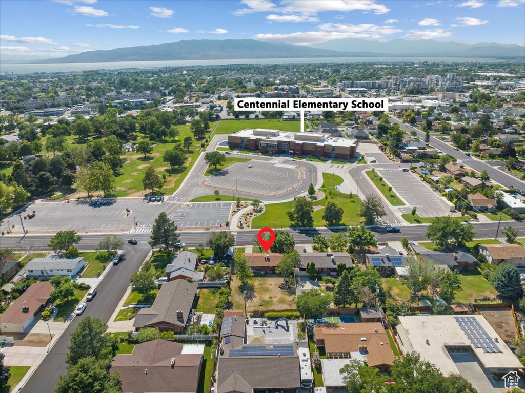 Aerial view with a mountain view