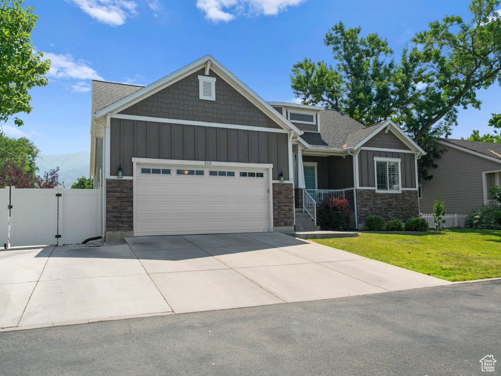 Craftsman house with a garage and a front yard