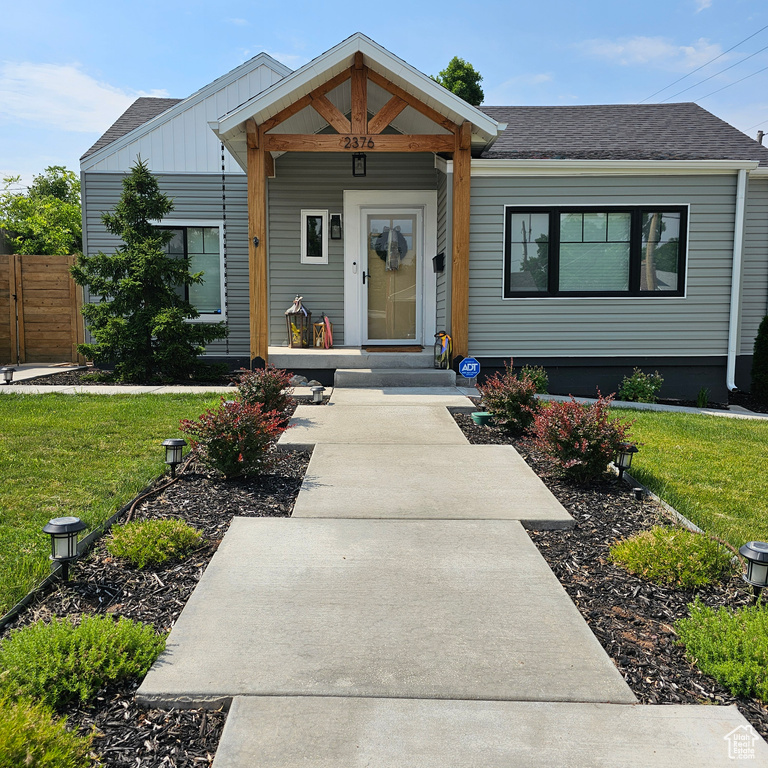 View of front of house with a front yard