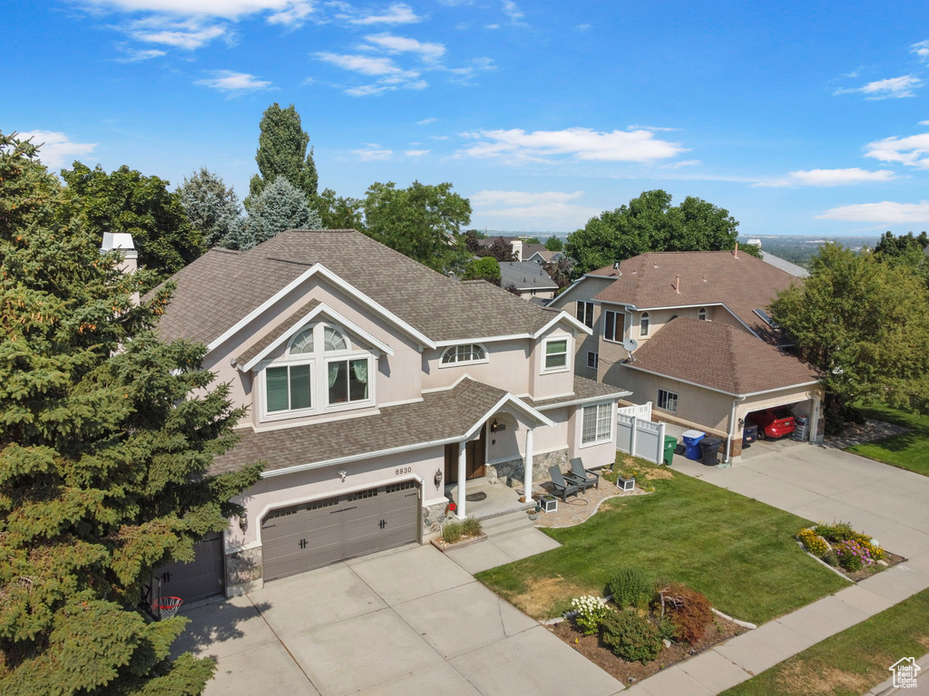 View of front of house featuring a garage and a front yard