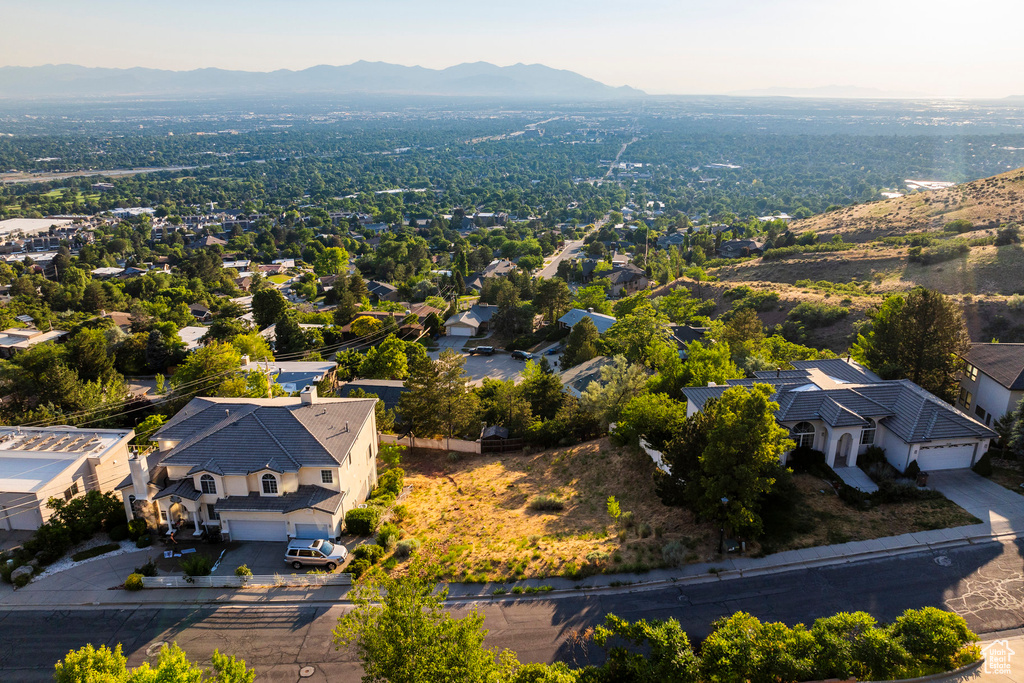 Aerial view with a mountain view