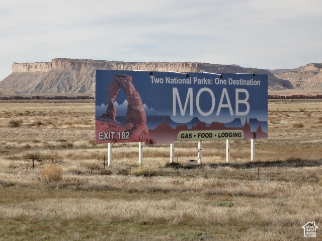 Community sign with a mountain view and a rural view